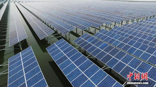 資料圖：光伏發(fā)電項目 <a target='_blank'  data-cke-saved- >中新社</a>記者 羅彥虎 攝